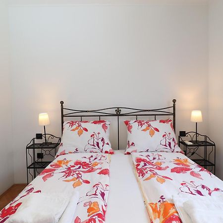 White Wings Apartamento Lovran Exterior foto